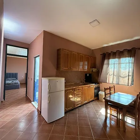 De Liege * Velipojë